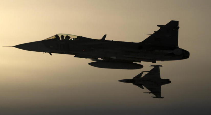 Részleteket árult el a mai Gripen-balesetről a honvédelmi miniszter