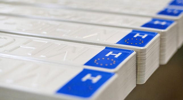 Akkora üzletet látott rendszámában egy magyar autótulaj, hogy a kocsit ingyen adja