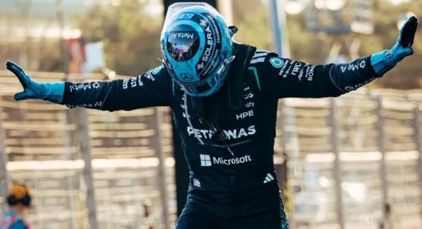 Russell és Verstappen is élvezte a bakui csatát: két tized döntött a végén