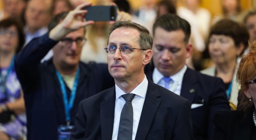 Varga Mihály részt vesz az MNB-ügy vizsgálóbizottsági ülésén