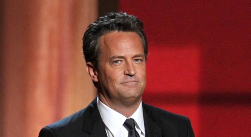 Matthew Perry exe kitálalt: Bruce Willis magángépén hancúrozott a néhai színésszel
