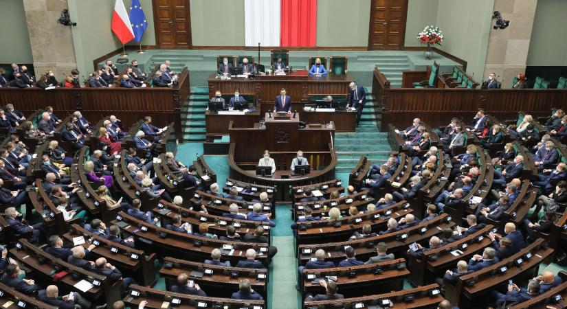 Megszünteti a Szejm a bírósági kamarát, ami szúrta az EU szemét