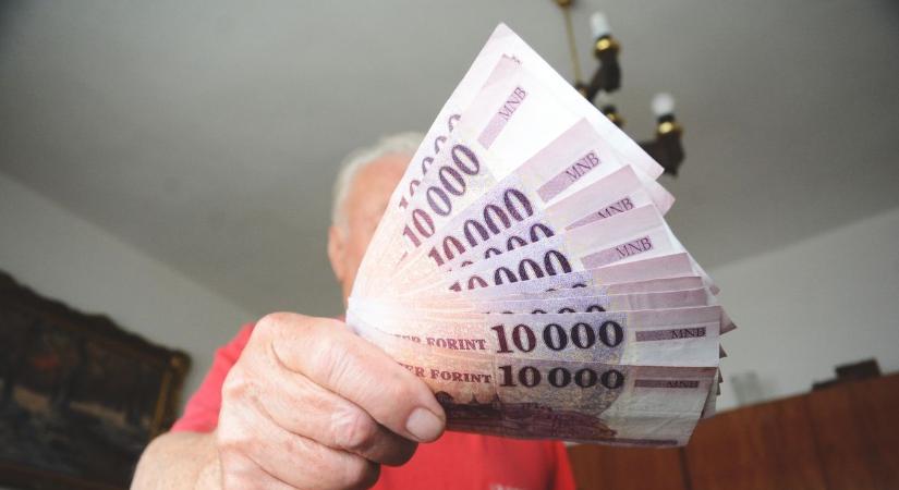 Jó hír a nyugdíjasoknak, ennyivel nő a nyugdíjak reálértéke