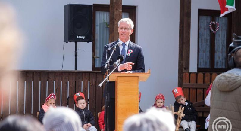 Soltész Miklós: az anyaország a helyi törekvések támogatásával tudja a magyar közösségek megmaradását segíteni