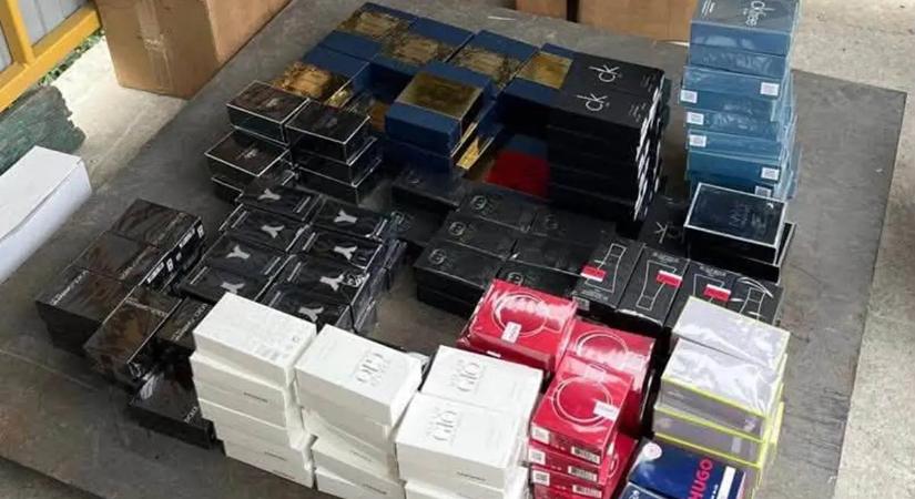 Félmillió hrivnya értékű parfümszállítmányt foglaltak le Asztélynál