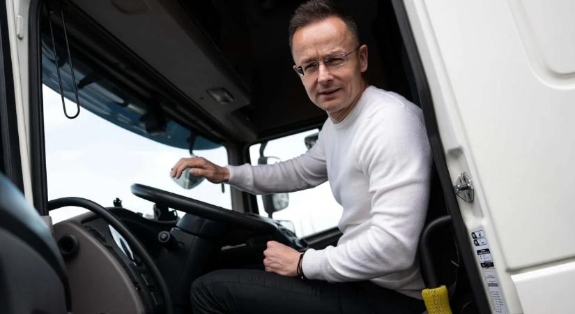 Nemzetbiztonsági vizsgálatot kezdeményeznek Szijjártó Péter ügyében