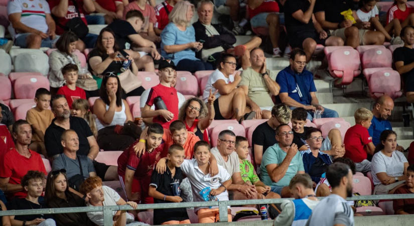 Fotókon: Így szurkoltak a Loki-drukkerek az MTK ellen a Nagyerdei Stadioban