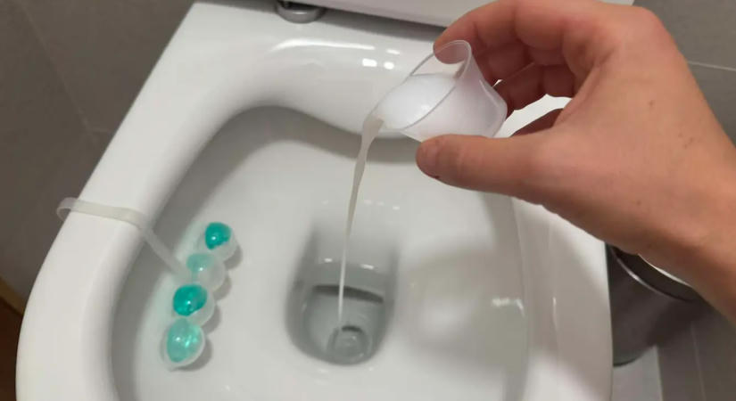 Csak öntsd EZT a WC-be, várj 15 percet, és a vízkőnek nyoma sem marad!