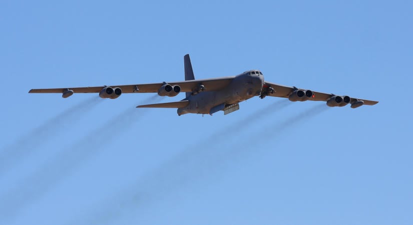 Terrorellenes akció az amerikai nehézbombázók támaszpontjánál: gyanús furgonok miatt zárták le a környéket