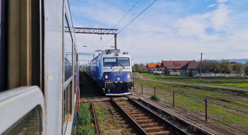 Újabb negatív rekordot döntött a román vasút: 128 kilométer tíz óra alatt
