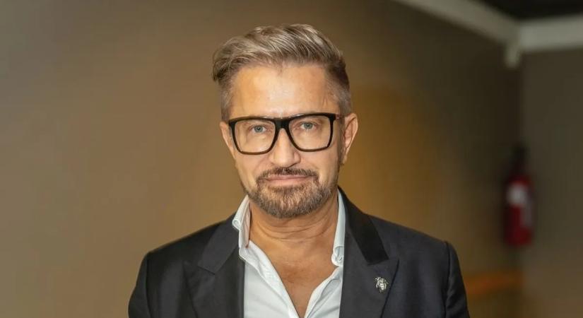 Megható: Jákob Zoli hajléktalanszállóról segített hazajutni egy beteg nőnek