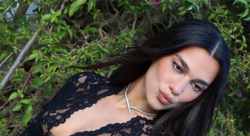 Dua Lipa eljegyzési gyűrűje minden, csak nem hagyományos...és erről beszélnünk kell