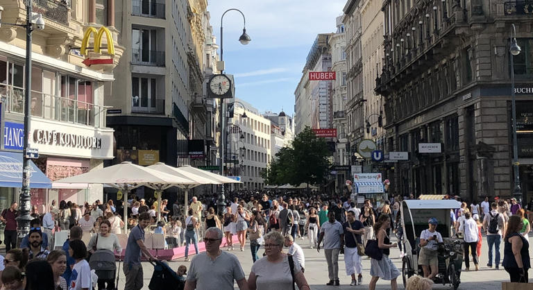 Jóízű szundikálás mentette meg a legszerencsésebb buszsofőr életét