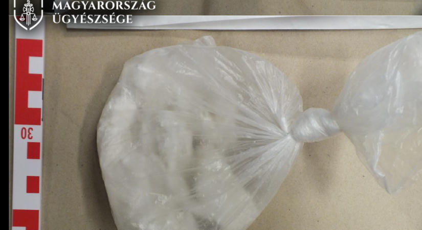 Nagy tételben árulta a drogot egy nő Dabasnál