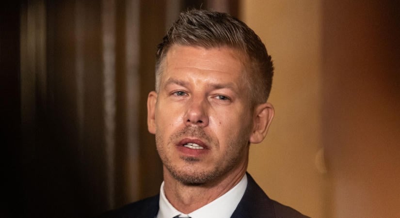 Magyar Péter odakommentelt az ukrán külügyminiszternek, Orbán Anita is beszállt az éjszakai kommentháborúba