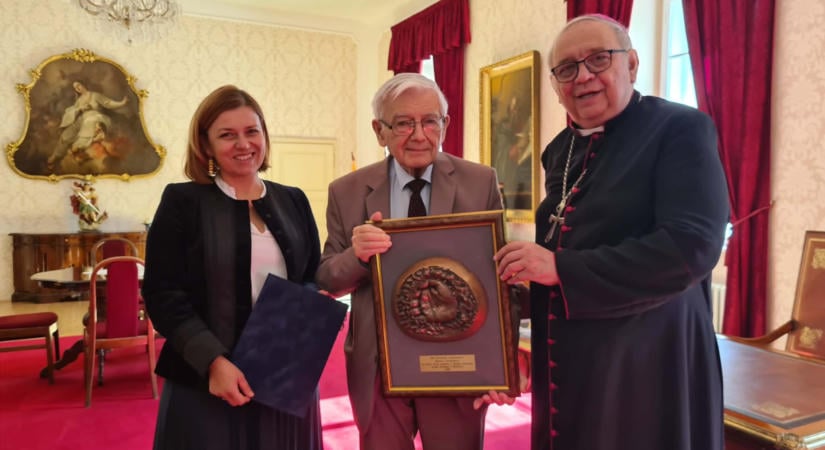 Orosch János nagyszombati érsek kapta a Charta XXI. Megbékélési és Együttműködési Díját