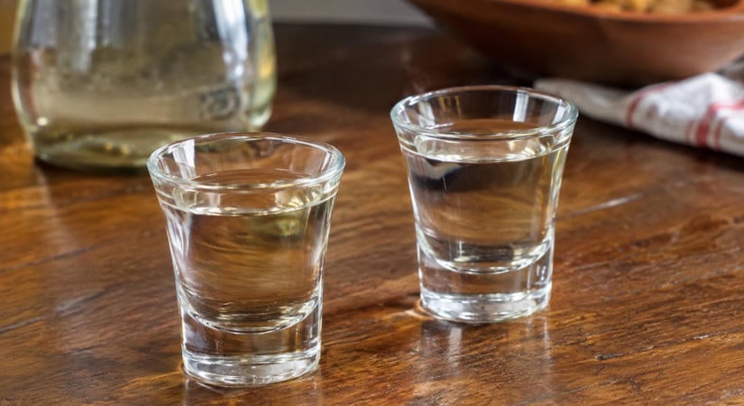 Kétszáz liter pálinka, egy marihuánás cigi és az állam határai