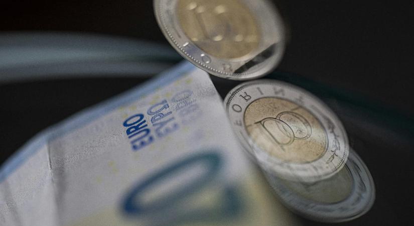 Vad rodeóval indította a hetet a forint