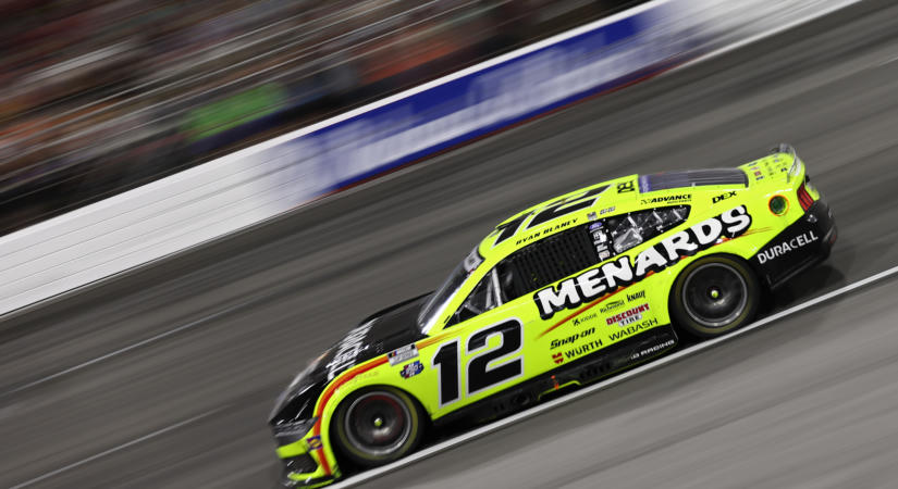 NASCAR: Blaney pole-ban, a JGR bajban, Elliott és Keselowski balesettel tért vissza a szünetről Iowában