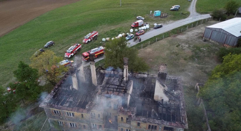 Leégett az egykori szilicei finánclaktanya