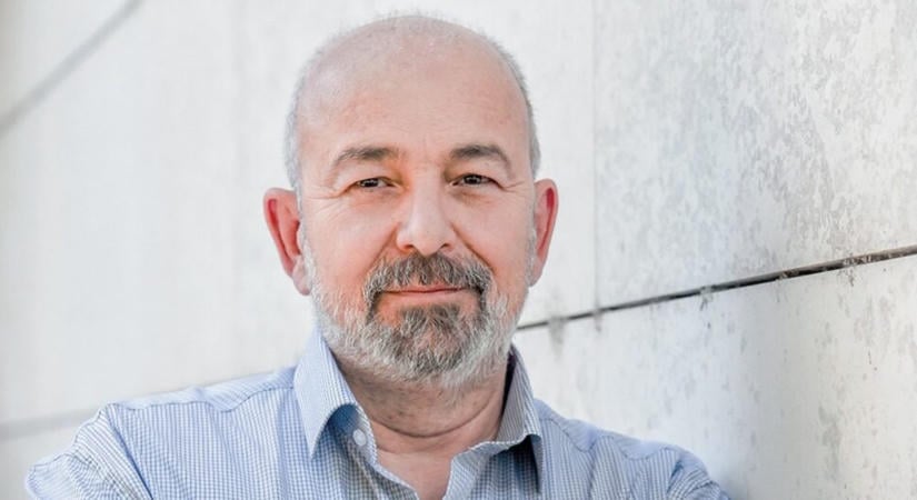 Holoda Attila szerint veszélyes játék az üzemanyag árának lenyomása