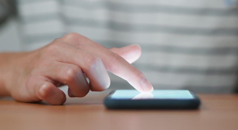 Szörnyű dolgok lapultak a 22 éves budapesti férfi mobiljaiban: Több száz gyermekpornográf felvételt tárolt rajtuk