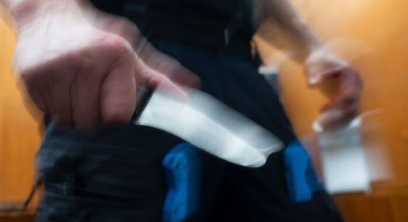 Bicskával zsarolta ki a céges autót a szüleitől, majd próbálta eladni – drogra kellett a pénz