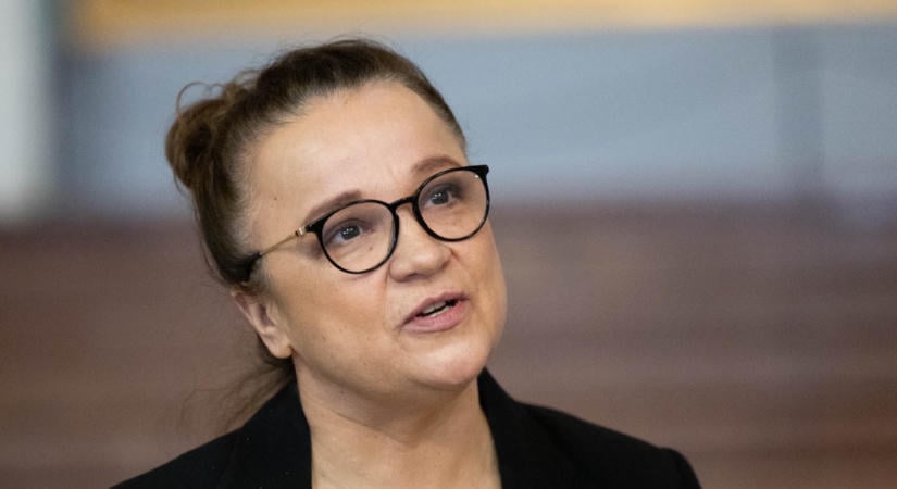 Szuperhősként mentette meg az előadást Náray Erika a Játékszínben