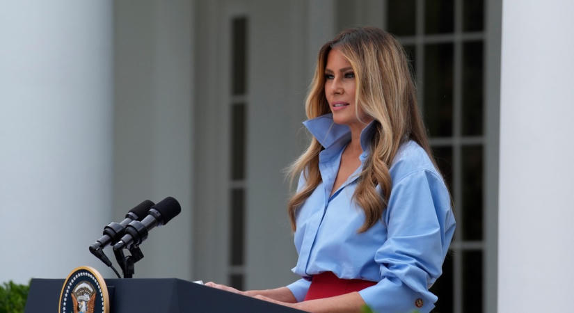 Megszólalt Melania Trump tanácsadója, ezt mondta Donald Trump és a szőke asszisztens kapcsolatáról