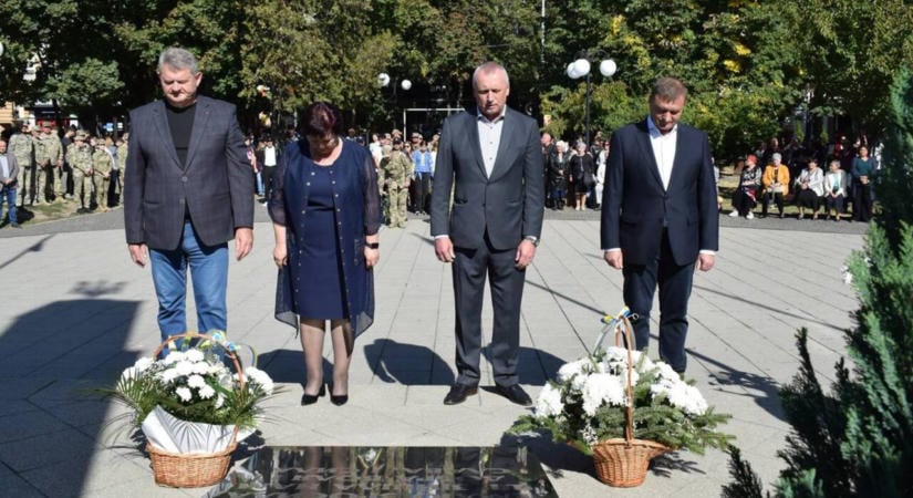 Név szerint emlékeztek meg Beregszászban a kistérség valamennyi elesett védőjéről