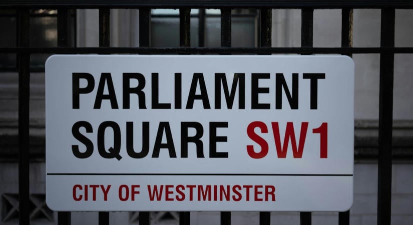 Brit AI-miniszter szigorúbb biztonsági követelményeket követel az AI-cégektől