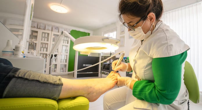 Bőrbetegségek a lábon lábgomba, körömgomba, tyúkszem: mit tegyél?