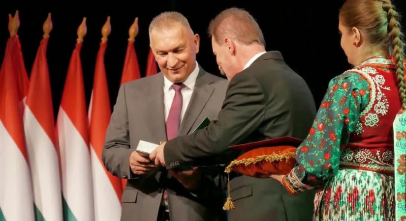 Díszpolgár lett az aranykonvoj-üggyel hírbe hozott volt NAV-os csúcsvezető Sátoraljaújhelyen