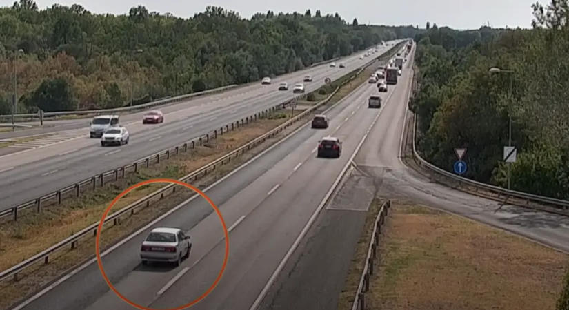 Beleszáguldott a torlódásba az öreg Suzukival: videón a brutális baleset