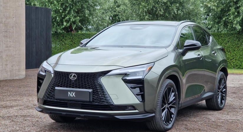 Villannyal frissít a Lexus legfontosabb modellje