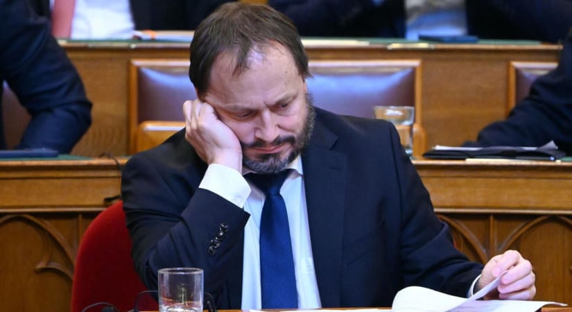 „Kénytelen vagyok elszomorítani” – Kármán András azonnal visszavágott Orbán Viktor kiszivárgott kötcsei mondataira