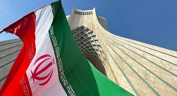 Irán az Egyesült Államokkal folytatott háború esetleges kiterjedésére figyelmeztetett