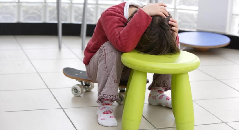 Büntetésből celluxszal ragasztotta le egy kislány száját egy óvónő