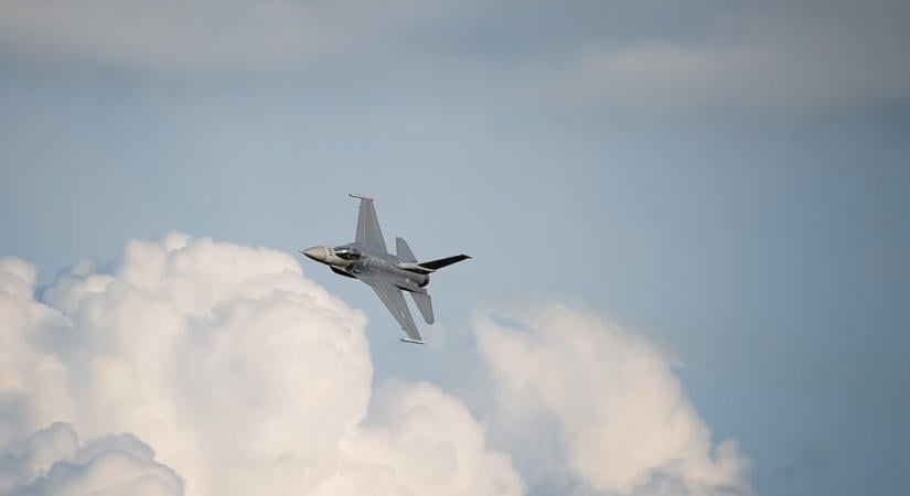 Azonnali riasztást adtak ki Litvániában – NATO-vadászgépek szálltak fel ismeretlen eszköz elfogására