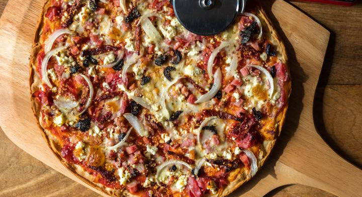 Proteinpizza ricottából: élesztő nélkül is puha a tésztája