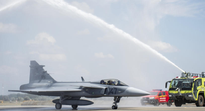 Komoly sérülése van, de nincs életveszélyben a katapultáló Gripen-pilóta
