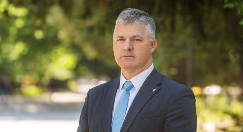 Fideszes belharc állhat a Tolna Vármegyei Közgyűlés elnökének lemondása mögött