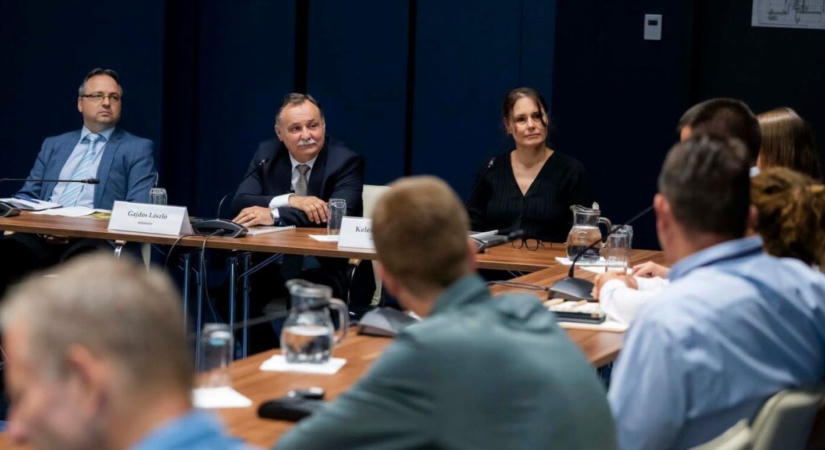 Gajdos László: Tisztelettel kérek mindenkit, mérsékelje, mellőzze a medencefeltöltéseket, autómosásokat