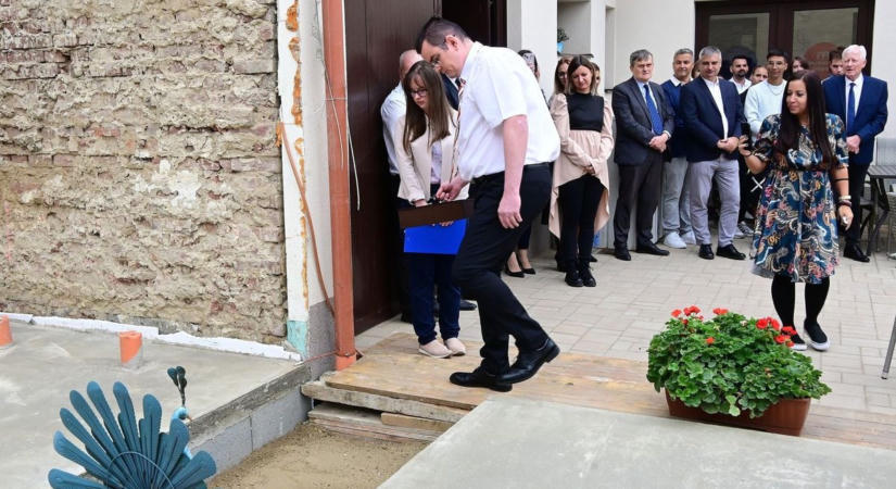 Nem mindennapi egészségügyi intézmény épül Nyíregyházán - már az alapkövet is letették