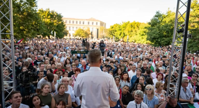 „Kár volt a finom szekszárdi borért” – reagált Magyar Péter a pécsi országjárása során történt incidensre