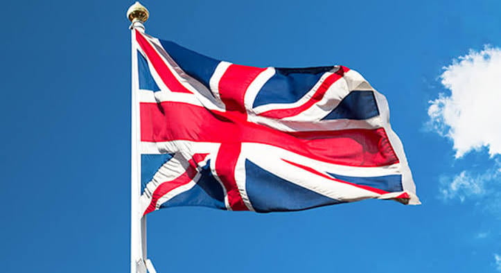 Több brit repülőtéren is késések vannak rendszerhiba miatt