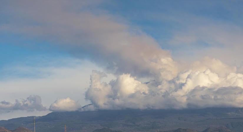 Az Etna miatt szünetel a forgalom a Catania repülőterén
