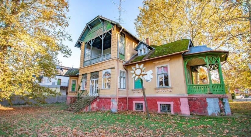 Szívszorító látvány: így pusztul a két mesebeli balatoni villa (galéria)