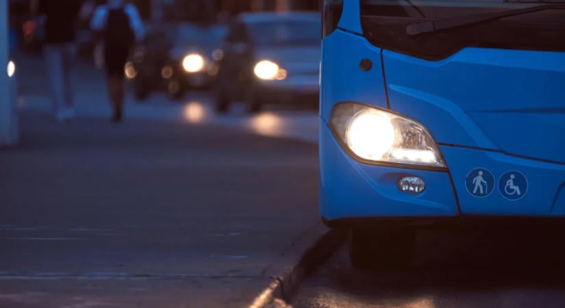 Bankkártyával is váltható jegy a 200E repülőtéri buszjáraton