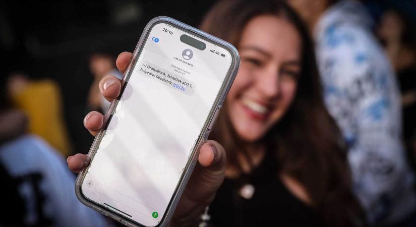 Este nyolckor minden telefon nehezebb lett